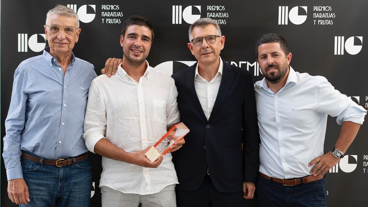 Empresa Premiada Tresfrut , Carlos Siscar Cerver (socio fundador), Andreu Siscar Durba (Jefe de compras), Jesús Fons Vicedo (Gerente),  Vicente Chova Aviñó, (Corredor principal)jpg.jpg